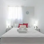 Modern Studio Near Downtown